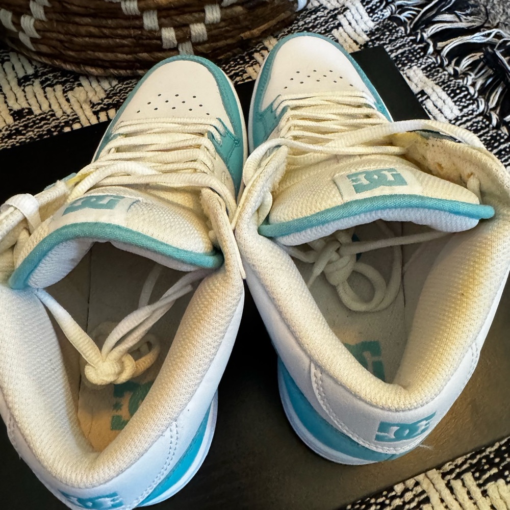 DC Sneakers - Picture 4 of 5